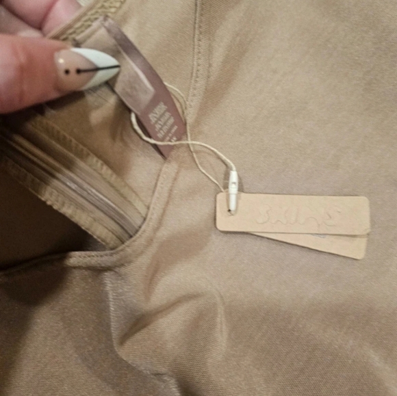 Skims bodysuit - Picture 3 of 6